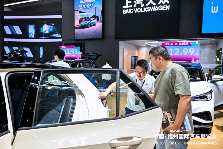 人潮涌動(dòng)赴車界盛事，2025福州端午國(guó)際車展開幕暨汽車銷售熱潮